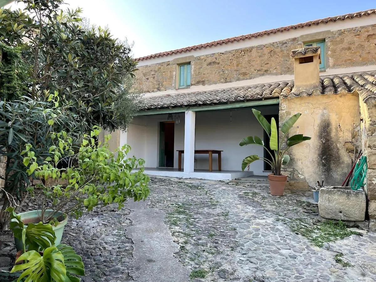 Villa House In Rural Sardinia à Collinas
